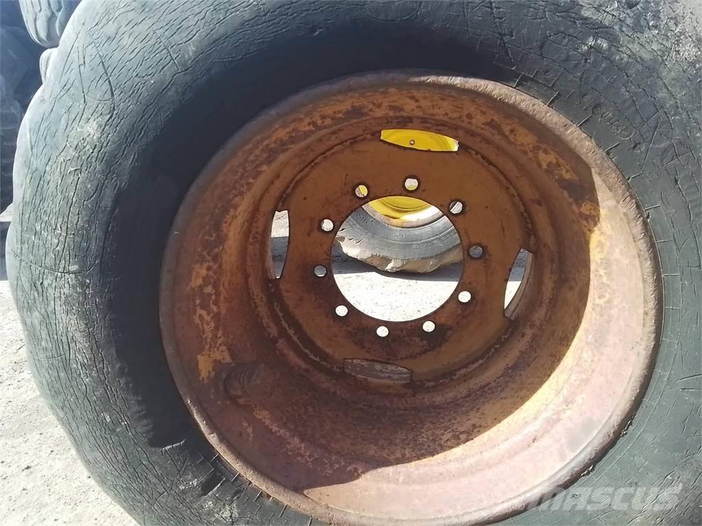 Ösa 250 20x26,5 Banden, wielen en velgen