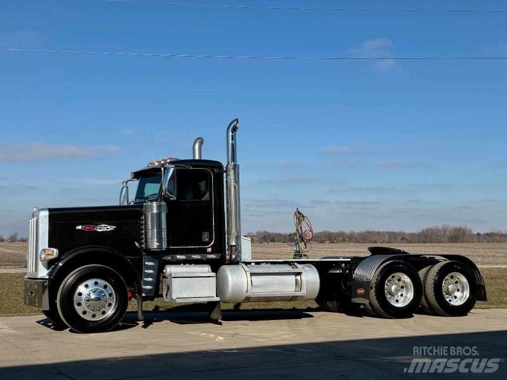 Peterbilt 389 Trekkers
