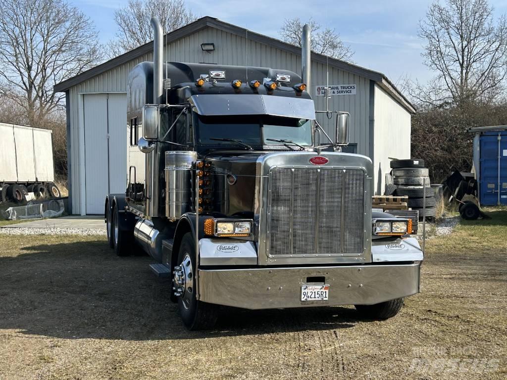 Peterbilt 379 EXT Trekkers