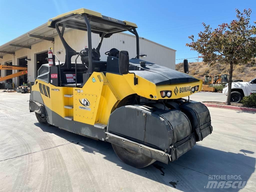 Bomag BW28RH Bandenwalsen
