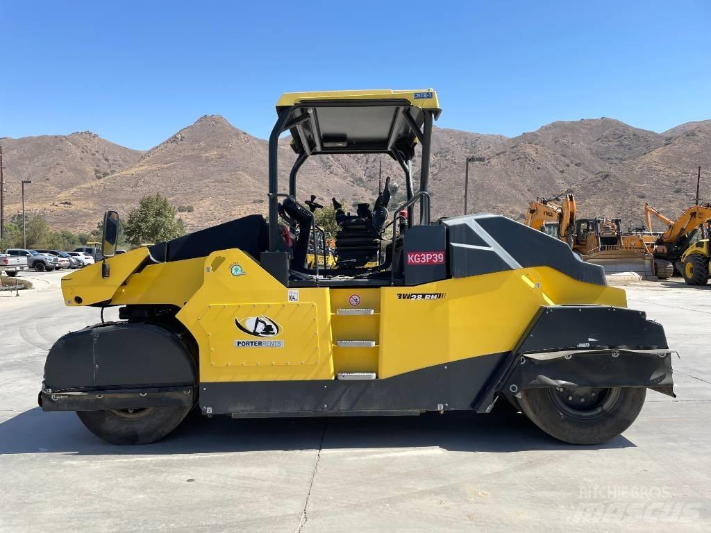 Bomag BW28RH Bandenwalsen