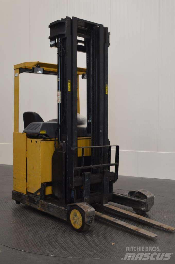 CAT NR 16 Reachtruck Reachtruck voor hoog niveau