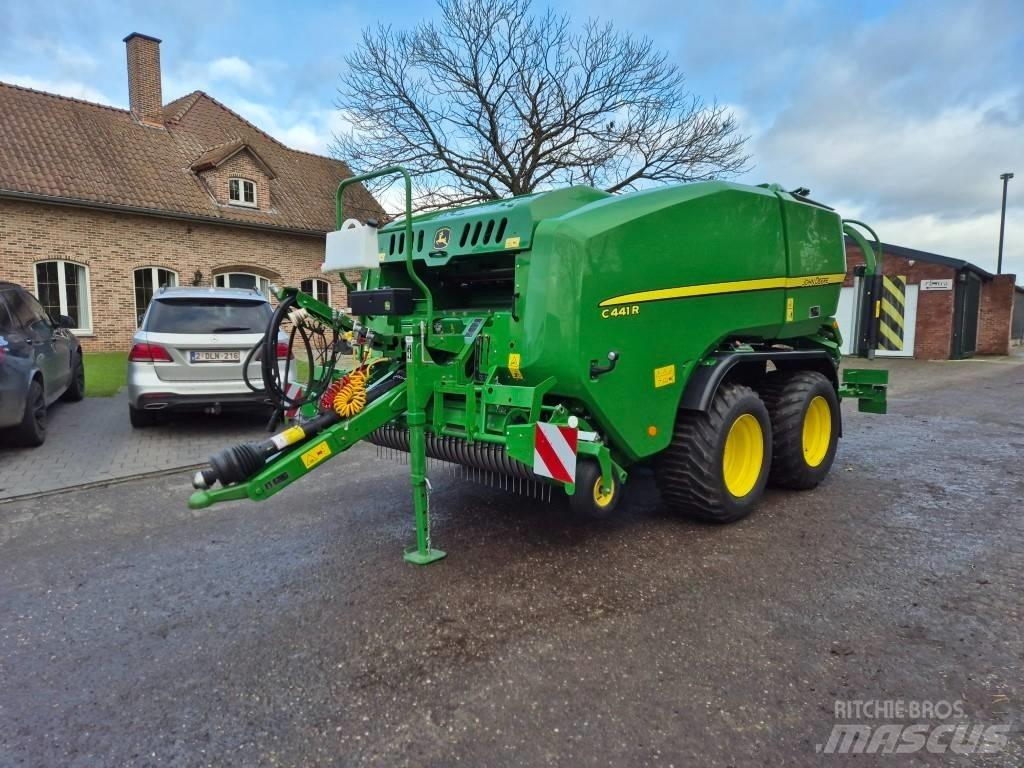 John Deere C441R Ronde-balenpersen