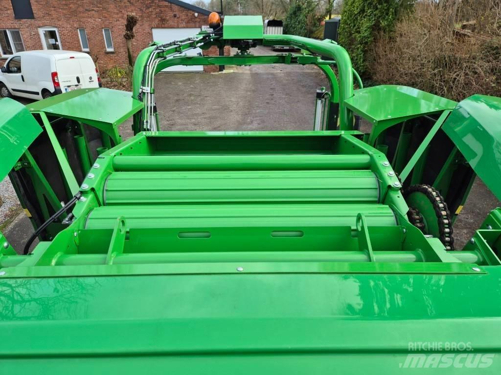 John Deere C441R Ronde-balenpersen