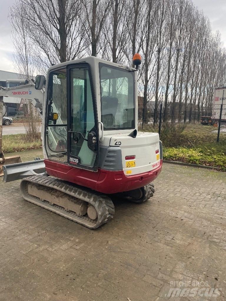 Takeuchi TB 235 Minigraafmachines < 7t
