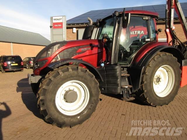 Valtra T174 VERSU Tractoren