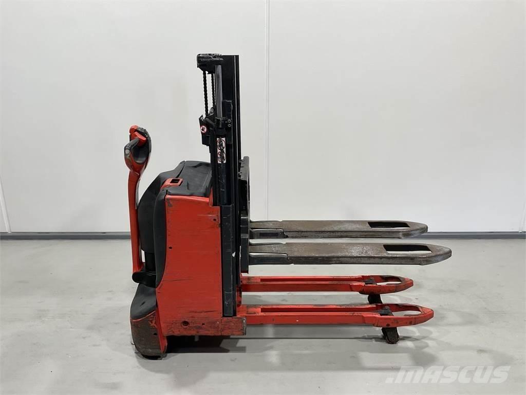 Linde D08 Zelfrijdende stapelaars