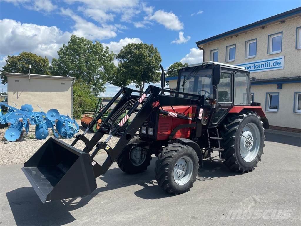 Belarus MTS 820 + FL Tractoren