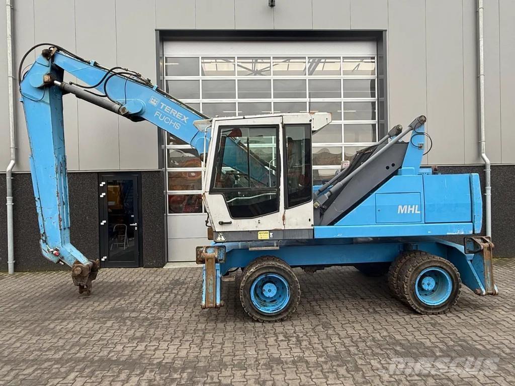 Fuchs MHL320 Waste / industry handlers