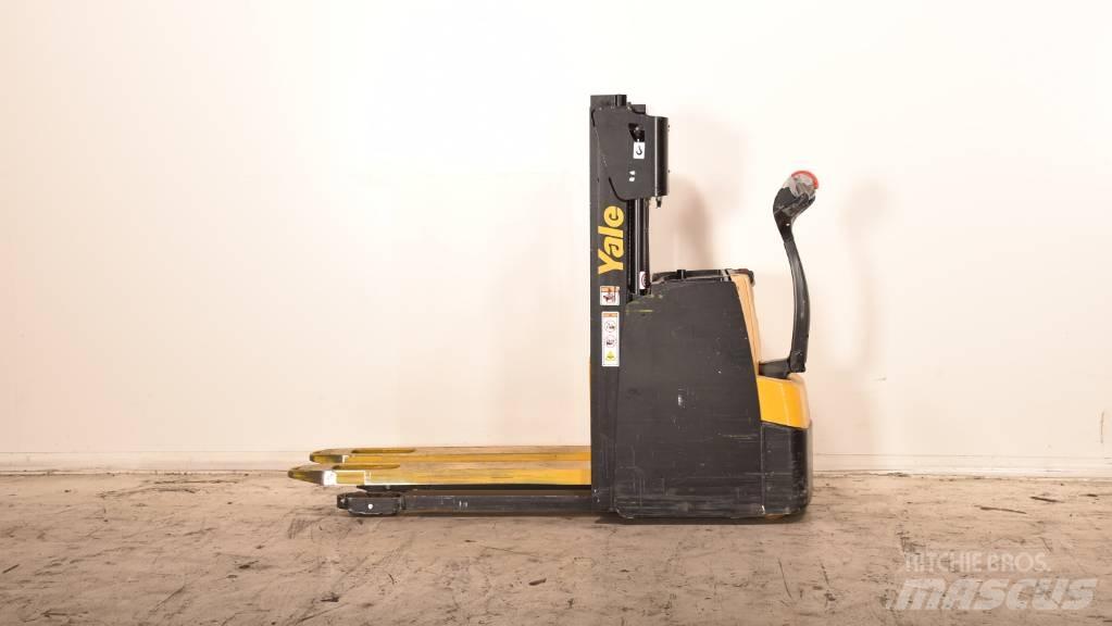 Yale MS 14 AC Stapelaar meeloop