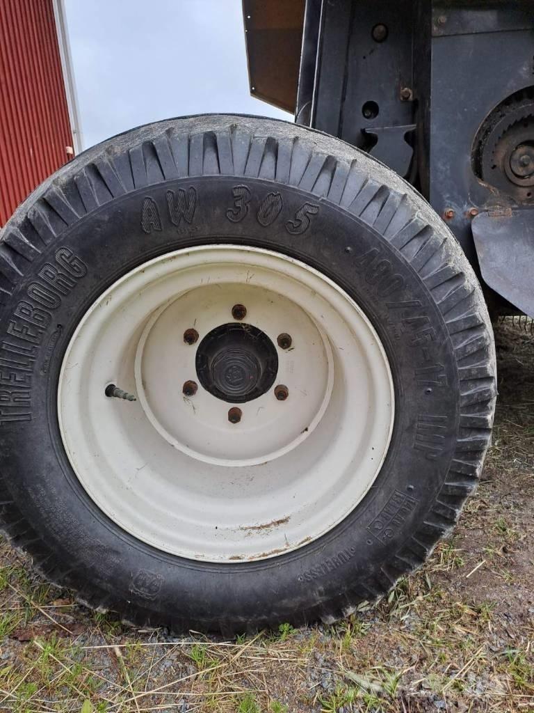 New Holland BR 7060 Ronde-balenpersen