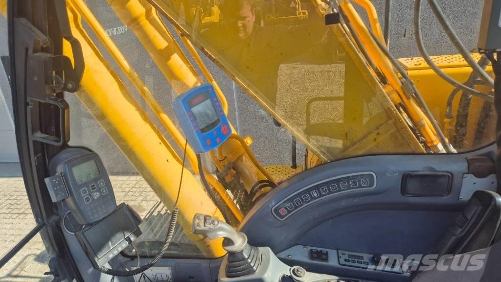 JCB JS 220 LC Rupsgraafmachines