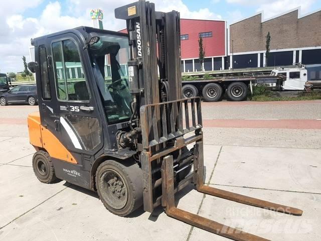 Doosan D 35 C-7 Diesel heftrucks