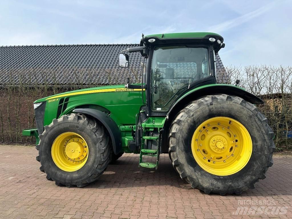 John Deere 8335R Tractoren