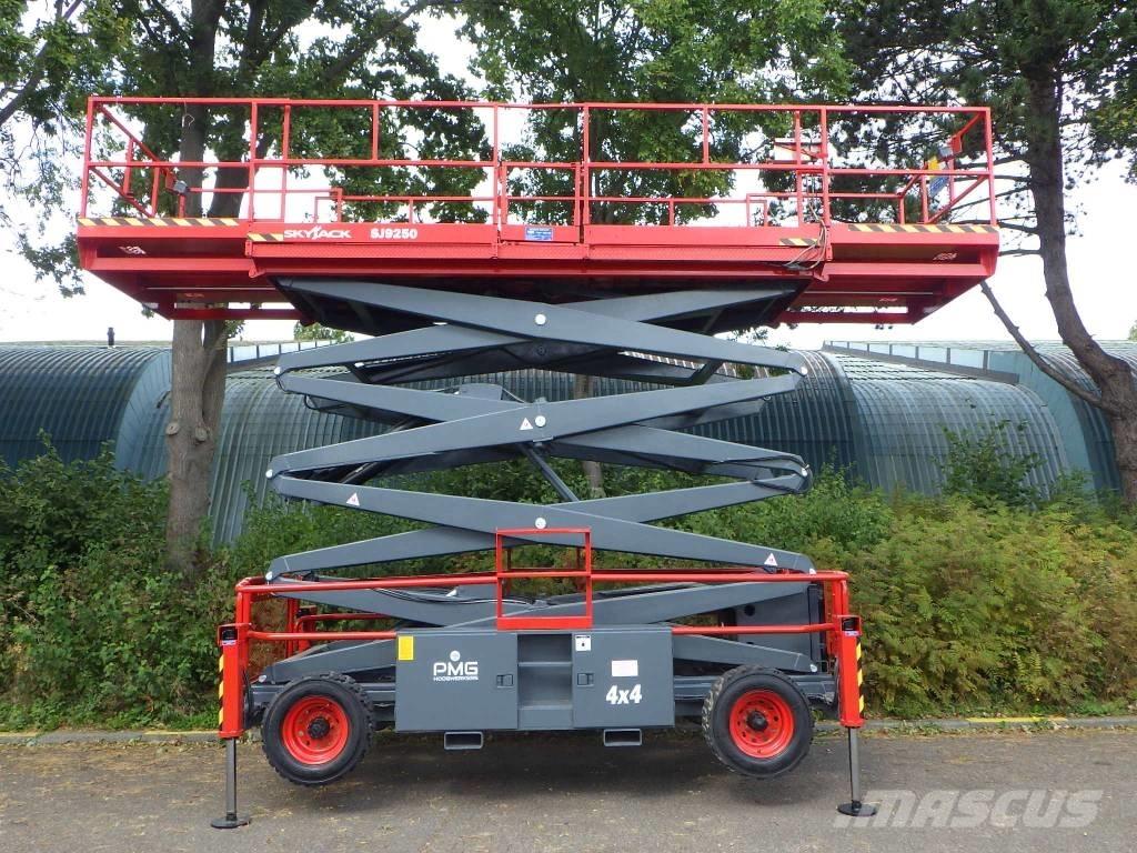 SkyJack SJ9250 Schaarhoogwerkers