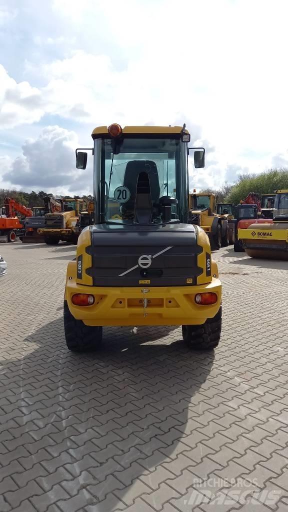 Volvo L 30 G Wielladers