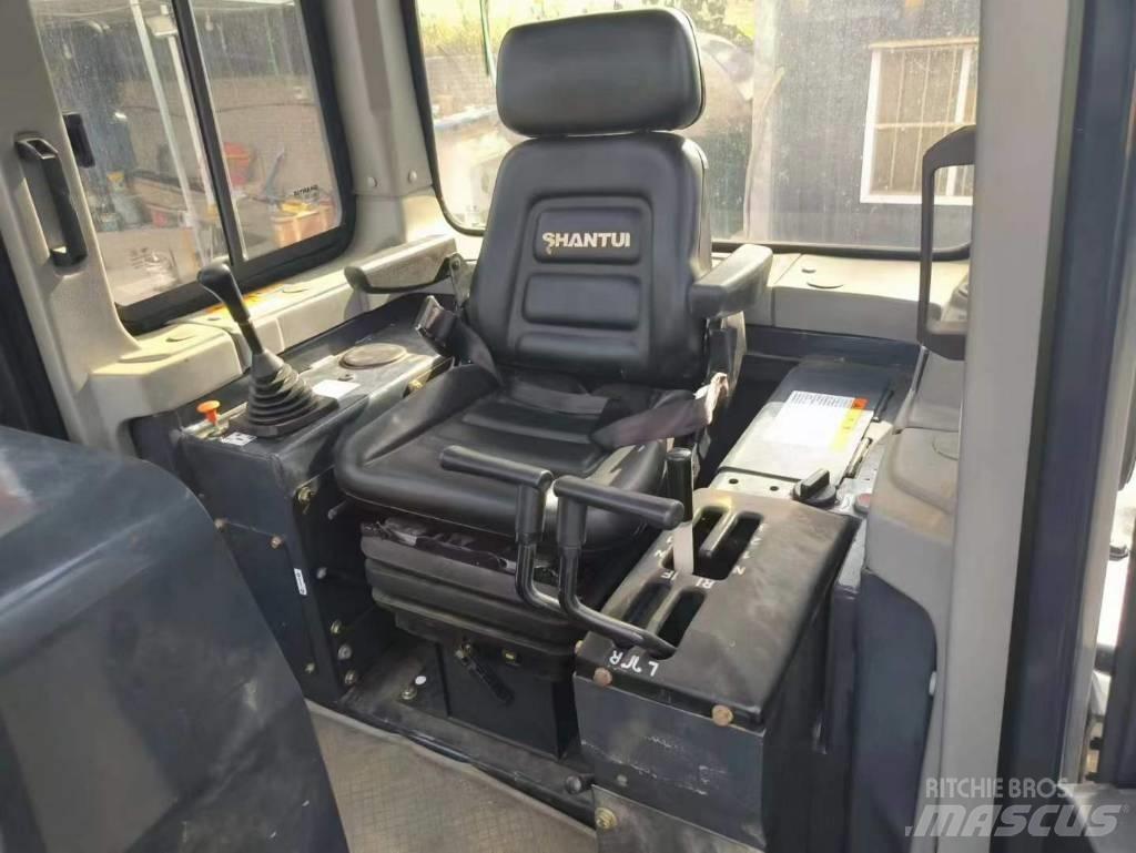 Shantui SD 16 Rupsdozers