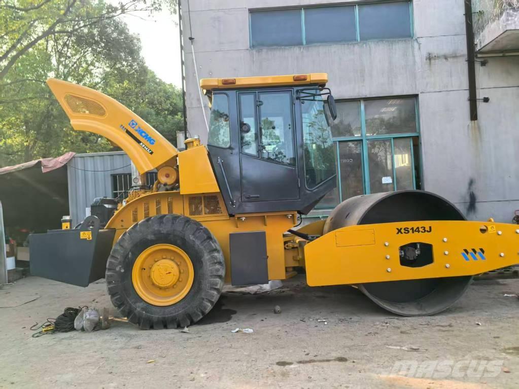 XCMG XS 143 Trilrolwalsen