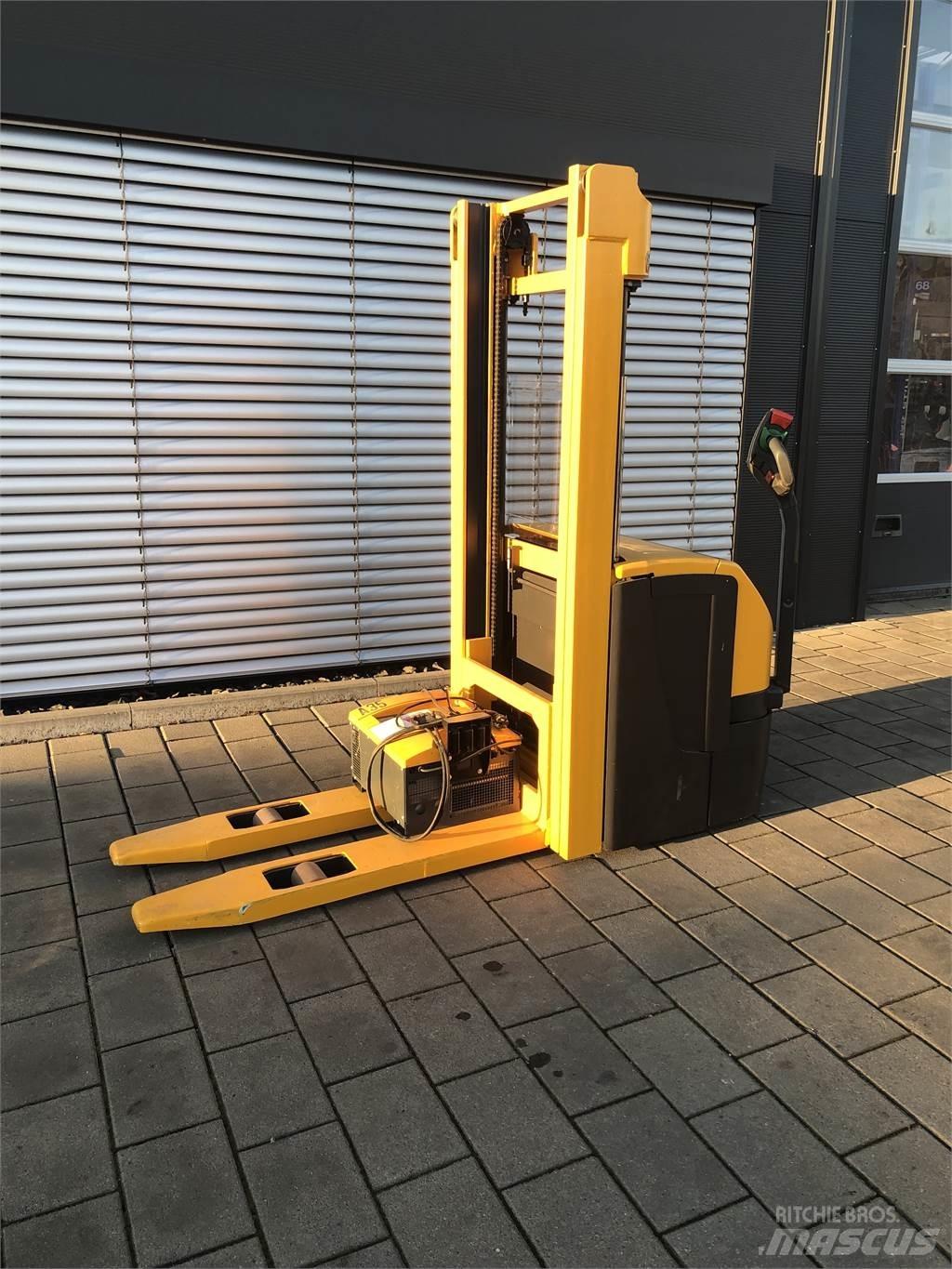 Jungheinrich WP16 Stapelaar meeloop