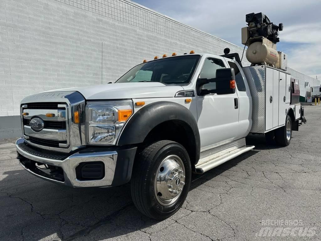 Ford F 450 Chassis met cabine