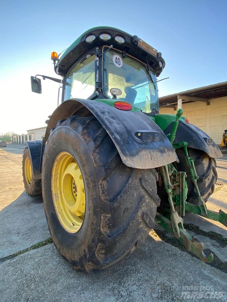 John Deere 8345 R Tractoren