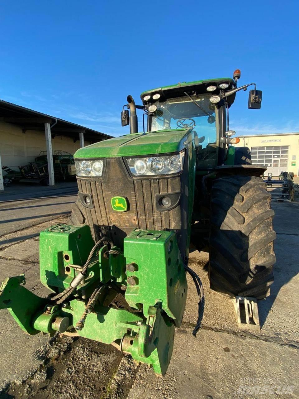 John Deere 8345 R Tractoren