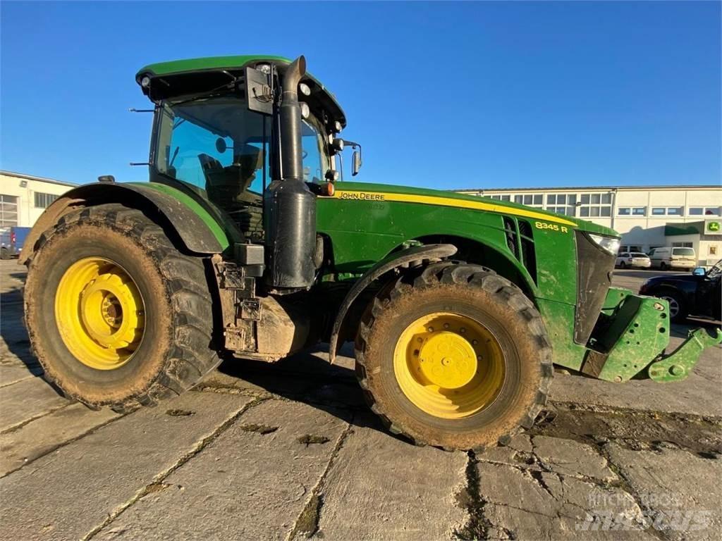 John Deere 8345 R Tractoren