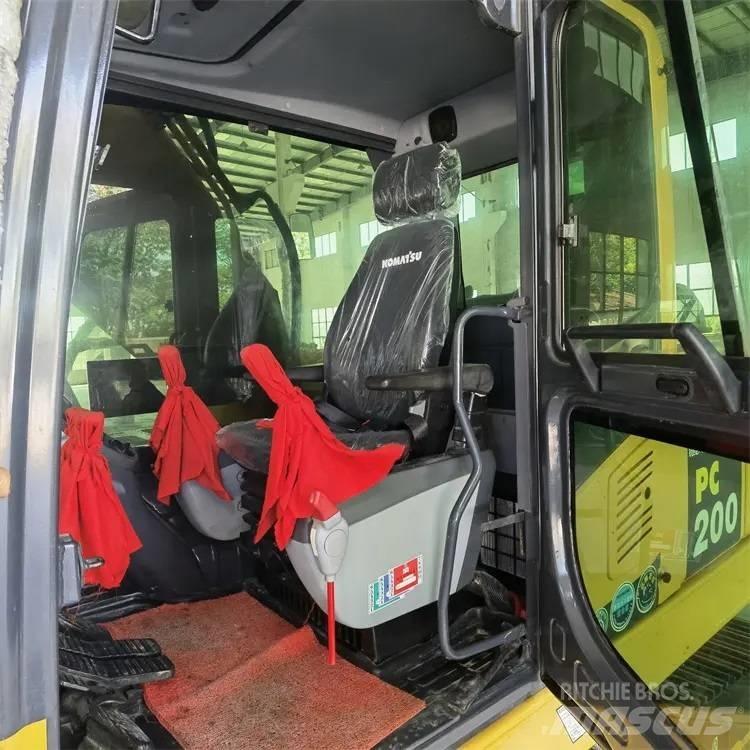 Komatsu PC200-8 Rupsgraafmachines