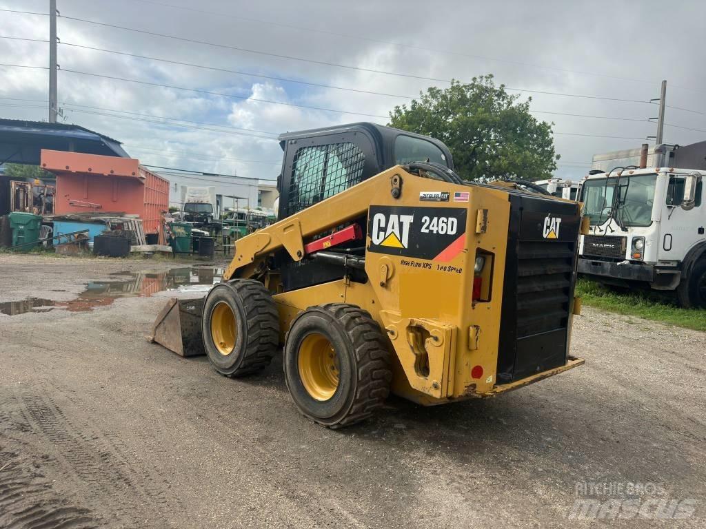 CAT 246 D Schrankladers
