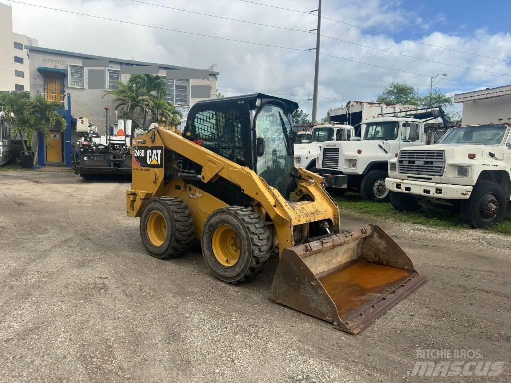 CAT 246 D Schrankladers