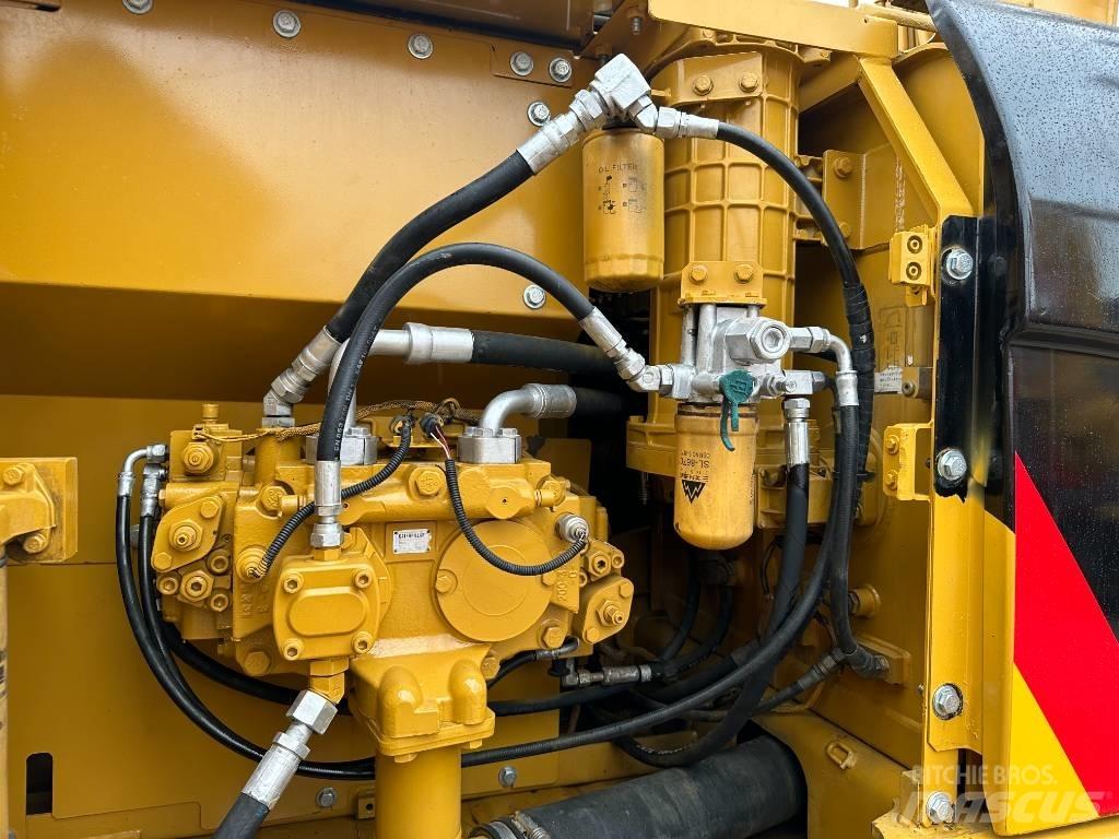 CAT 320 Rupsgraafmachines