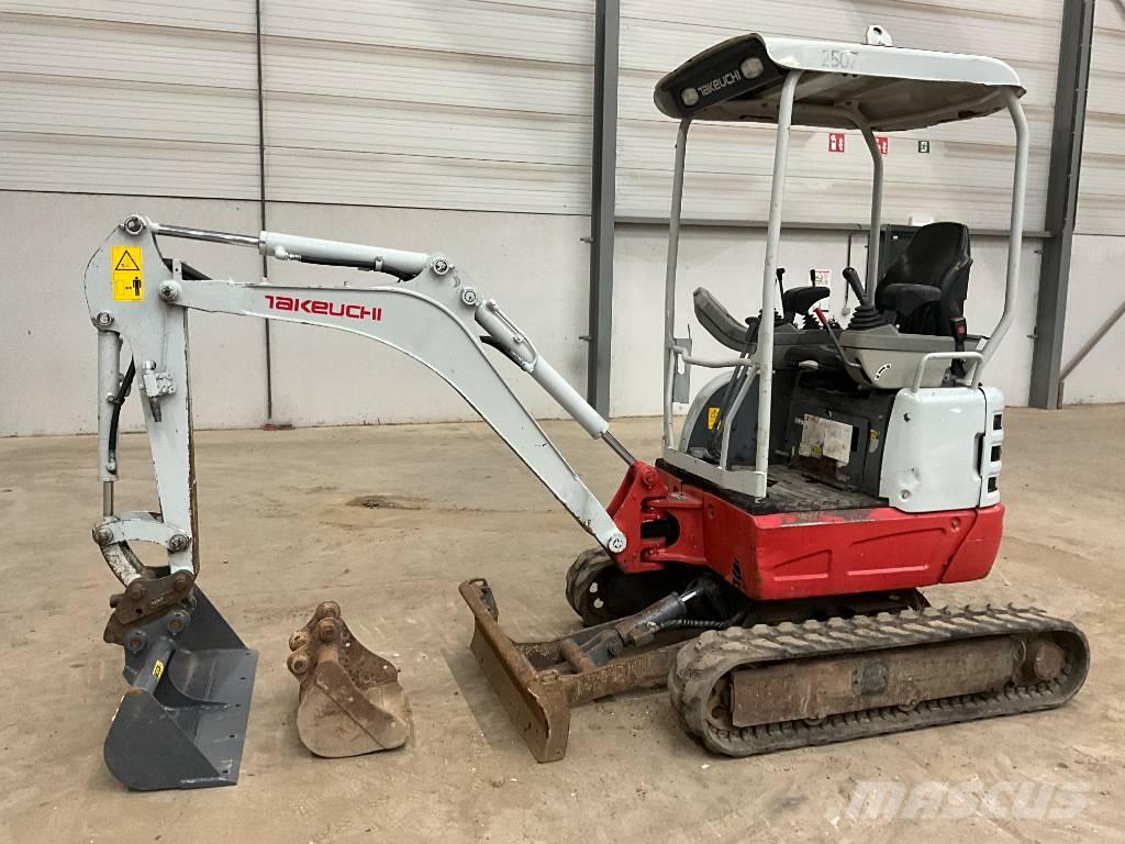Takeuchi TB 215 R Minigraafmachines < 7t