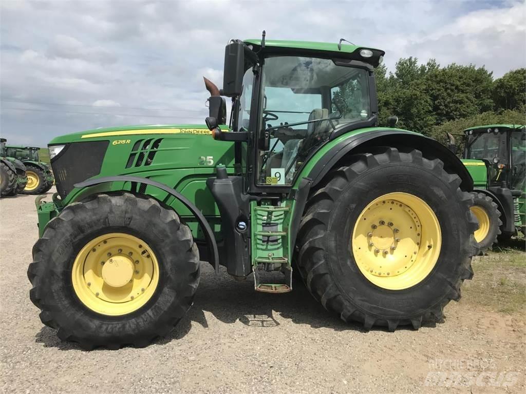 John Deere 6215R Tractoren