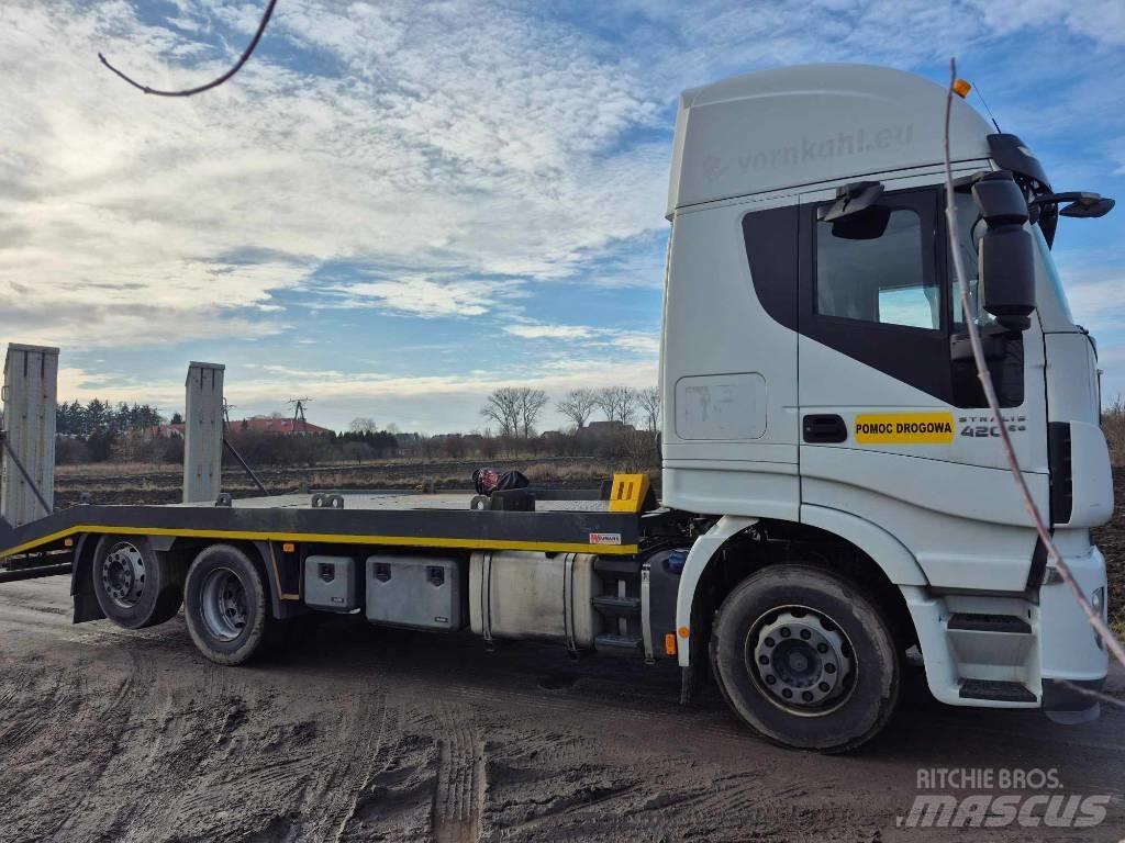 Iveco Stralis 420 Vrachtwagen met vlakke laadvloer en lier