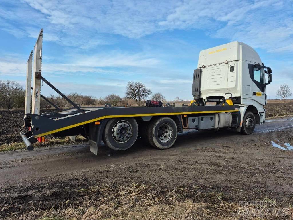 Iveco Stralis 420 Vrachtwagen met vlakke laadvloer en lier