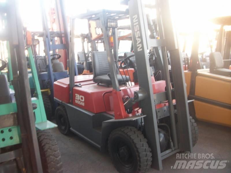 Nissan UGJ02M30 LPG heftrucks