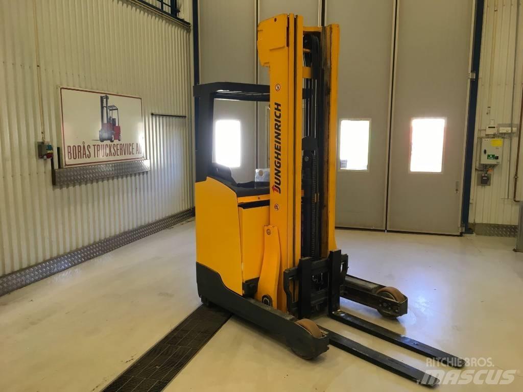 Jungheinrich ETV 214 Reachtruck voor hoog niveau