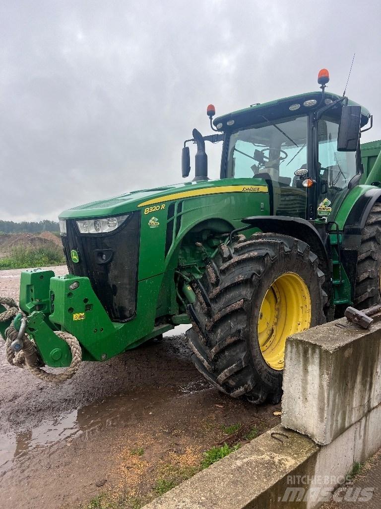 John Deere 8320R Tractoren