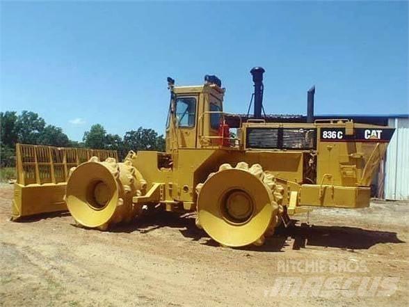 CAT 836C Afvalpersen