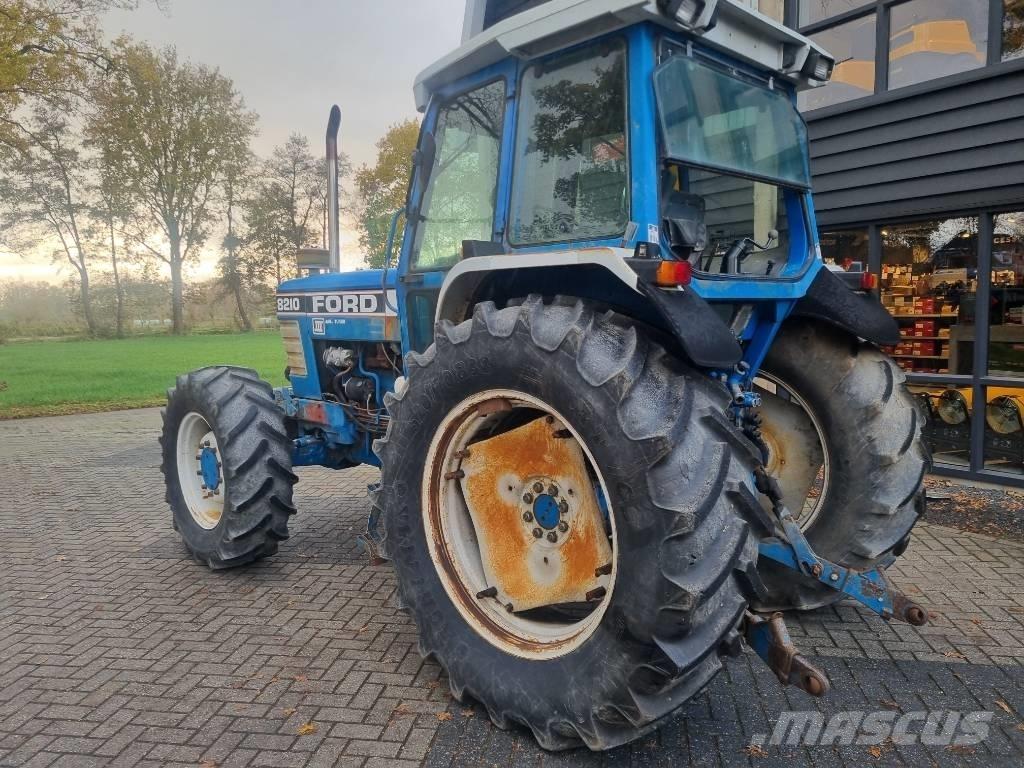 Ford 8210 Tractoren