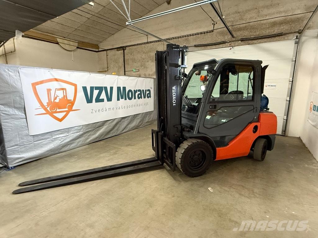 Toyota 02-8 FGJF 35 LPG heftrucks