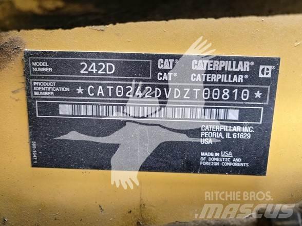 CAT 242D Schrankladers