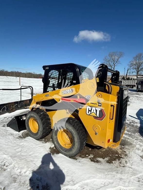 CAT 242D3 Schrankladers