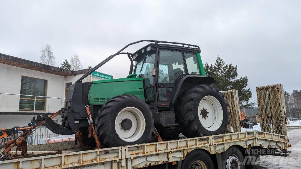 Valtra Loader Verreikers voor landbouw