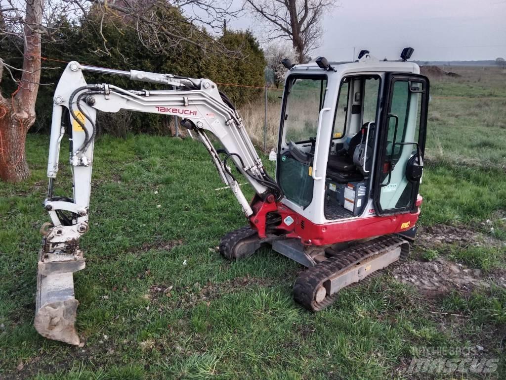 Takeuchi TB 225 Minigraafmachines < 7t