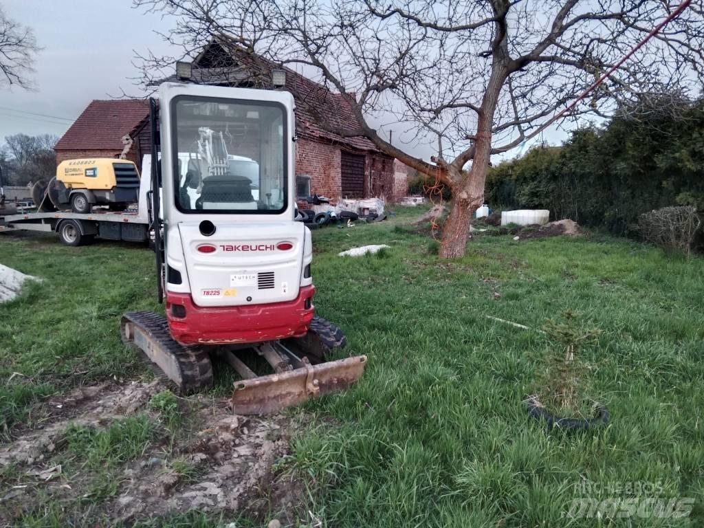 Takeuchi TB 225 Minigraafmachines < 7t