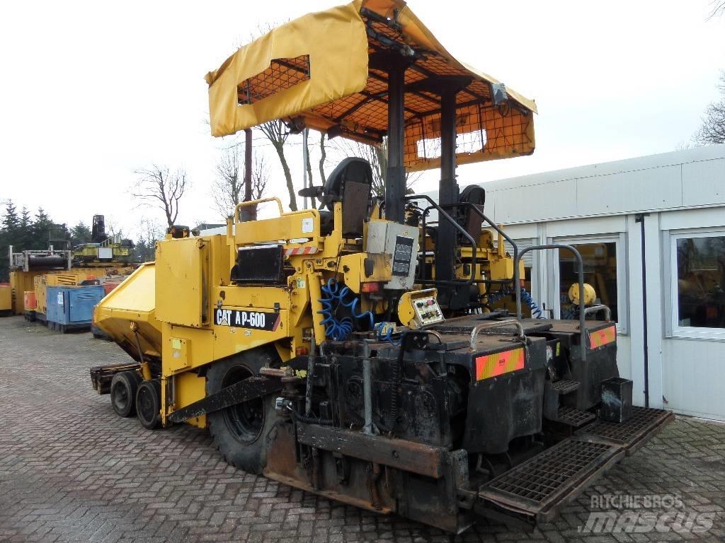 CAT AP 600 Asfaltafwerkmachines