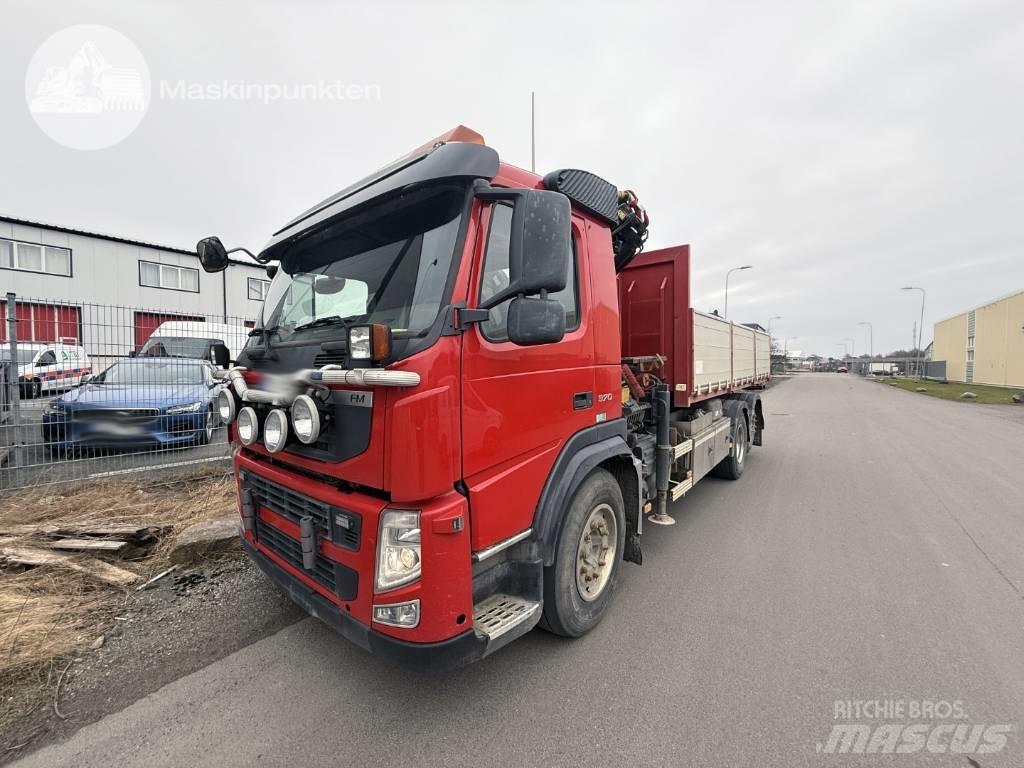 Volvo FM 370 Vlakke laadvloer met kraan