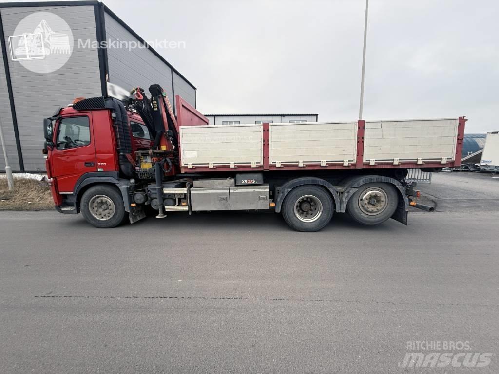 Volvo FM 370 Vlakke laadvloer met kraan