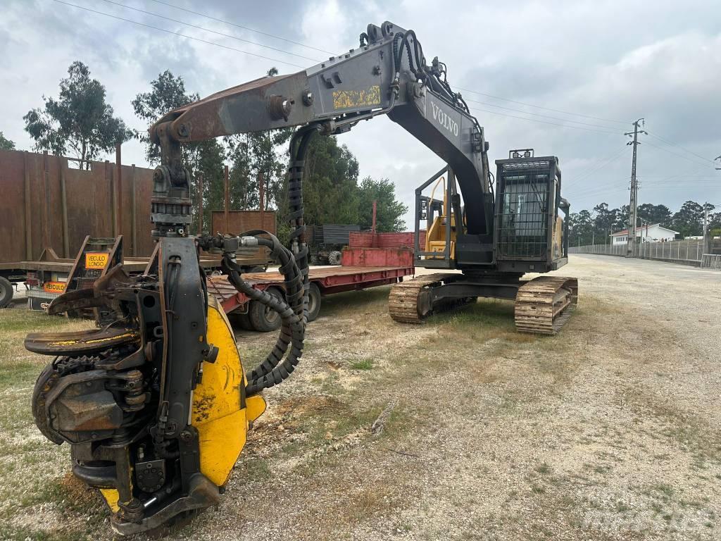 Volvo 220 E Harvesters